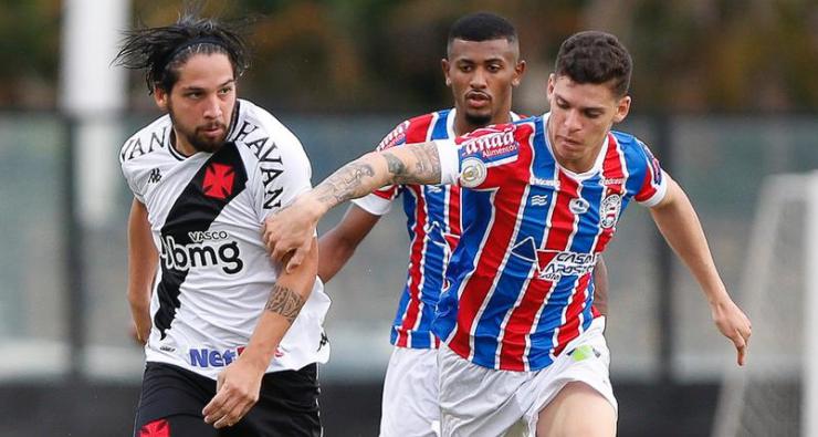 Benítez, à esquerda, foi muito bem marcado