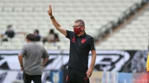 Paulo Autuori destaca solidez defensiva do Athletico-PR diante do Ceará