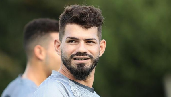 Meia com passagem pela base do Athletico-PR se despede do Santa Cruz: ‘Gratidão’