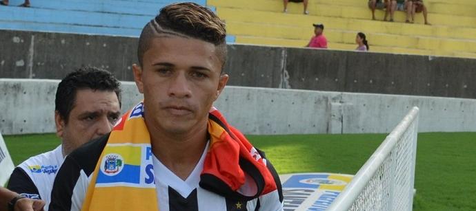 Especialista em ir para dentro, Bilau é anunciado por clube amazonense