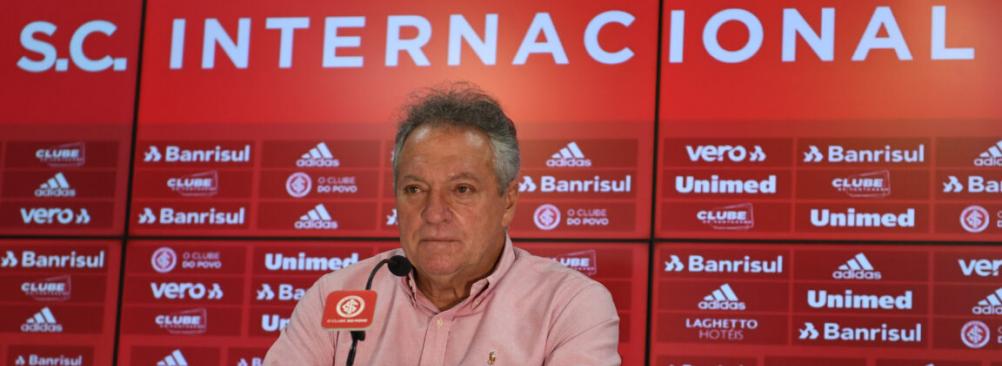 Abel Braga compara futebol a luta de boxe: ‘Ataca ou defende de acordo com rival’