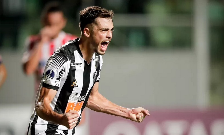 Atlético-MG exerce direito e fica com meia ex-Palmeiras por R$ 7,5 milhões