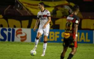 Zagueiro do Flamengo garante que o elenco irá lutar pelo título do Brasileirão