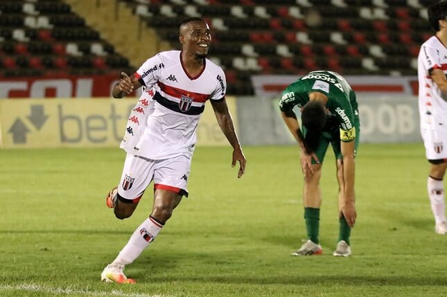 Botafogo-SP tenta manter lateral “pé frio” para 2021