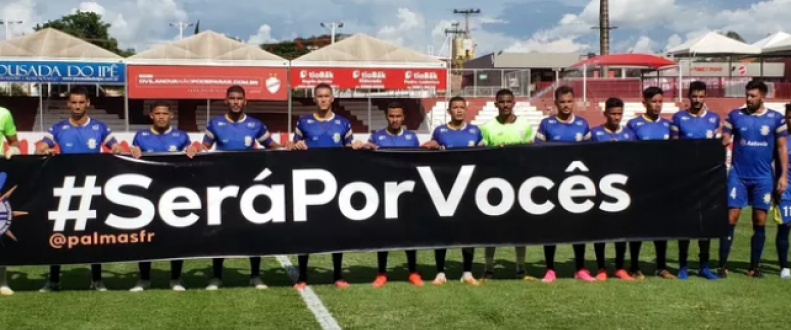 Mortos em tragédia são lembrados em campo