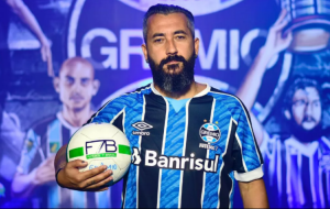 Ídolo do Grêmio desiste da aposentadoria e acerta retorno ao clube
