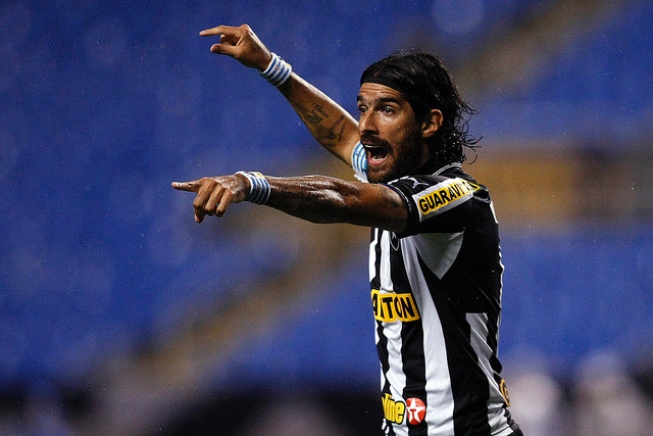 Loco Abreu acerta com time do Campeonato Mineiro! Confira