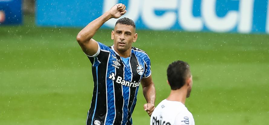 Diego Souza empatou para o Grêmio - Foto: Pedro H. Tesch/AGIF