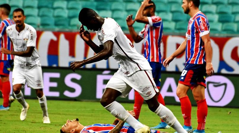 Luiz Henrique faz sinal da cruz após o gol. Foto: Mailson Santana. FFC