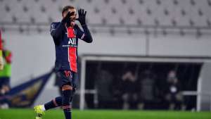 Perto de renovar com PSG, Neymar diz não assistir Inglês: 'Muito contato físico'