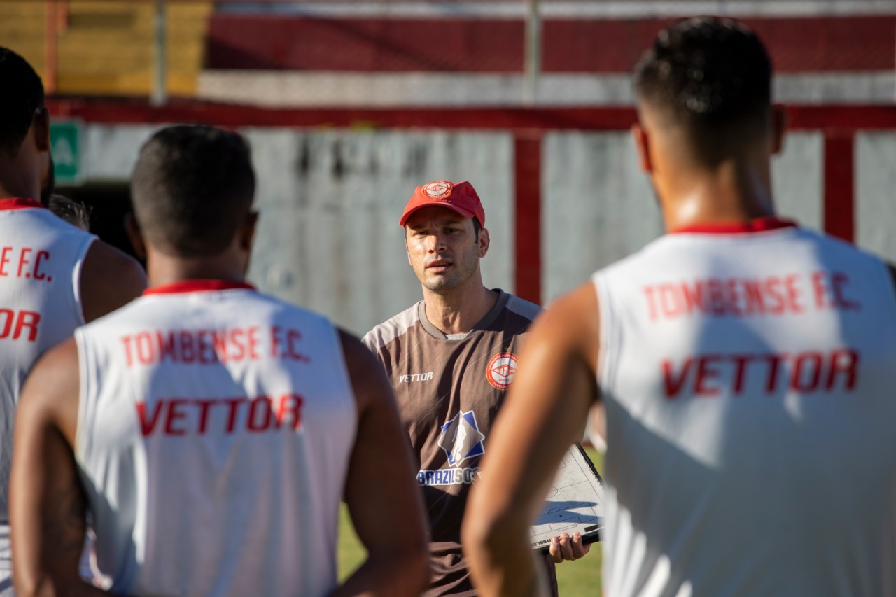 Mineiro: Técnico exalta estrutura do Tombense e ‘nível competitivo’ do elenco