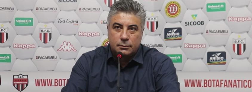 Em casa, Gallo é apresentado e promete “entrega física e técnica”