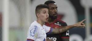 Meia do Bahia é indiciado pela Polícia Civil por injúria racial contra volante do Flamengo