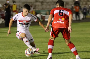 Com pré-contrato, Botafogo negocia liberação de atacante com xará paulista