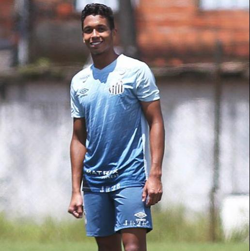 Clubes da Europa demonstram interesse em promessa do Santos