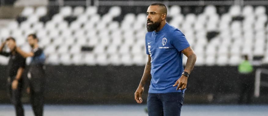 Convocado por ex-Corinthians, Coelho acerta com clube catarinense