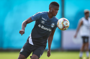 A pedido de Renato Gaúcho, Grêmio retoma conversas por lateral do Cruzeiro