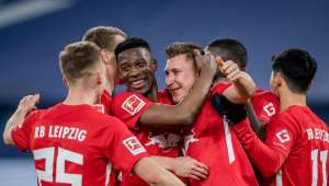 ALEMÃO: RB Leipzig supera lanterna Schalke 04 e mantém 2º lugar; Dortmund tropeça fora