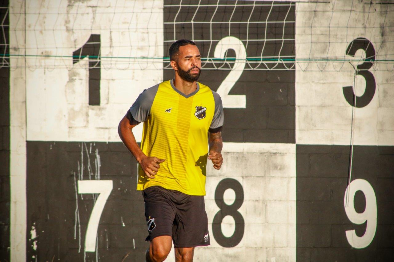 Catarinense: Figueirense anuncia ex-atacante da Ponte Preta e jovem camaronês