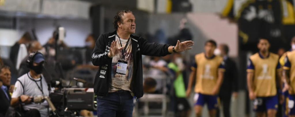 Cuca desconversa sobre futuro, mas vê Santos com ‘problemas gravíssimos’