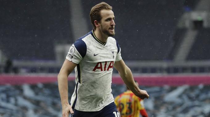 INGLÊS: Com gols de Kane e Son, Tottenham vence West Bromwich e se recupera