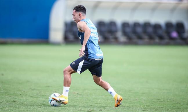 Atacante do Grêmio faz exames e fica próximo de acerto com time português