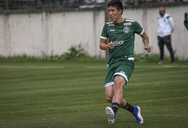 Coritiba empresta lateral e atacante para futebol dos EUA