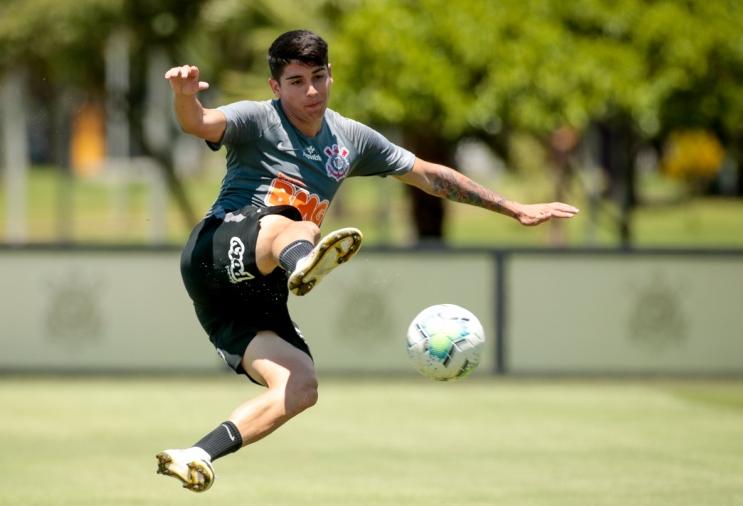 Antes fora dos planos, Bruno Méndez e Araos festejam nova chance no Corinthians
