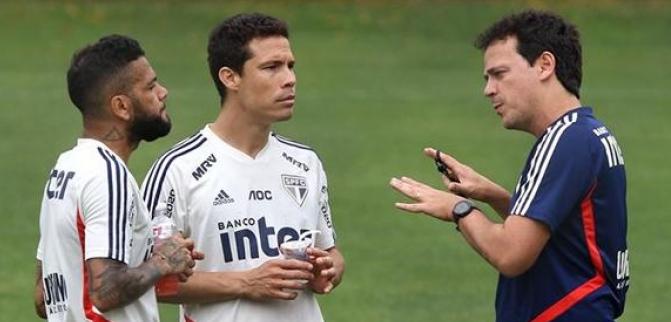 Diniz chegou ao clube com aval de Daniel Alves e Hernanes