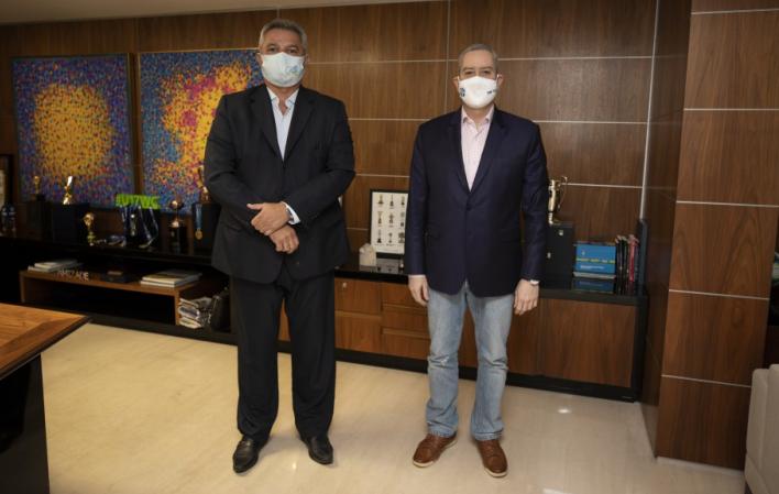 Rogério Caboclo recebe visita de presidente da FENAPAF na sede da CBF