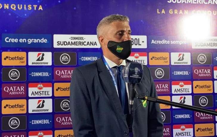 Crespo confirma conversa com São Paulo, Santos e Chile: ‘Não decidi nada’