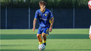 Lateral do Verona está em estado grave devido a uma queda após ser eletrocutado