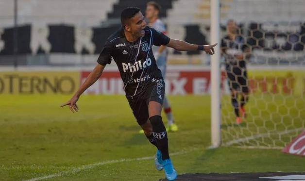 Atacante recusa R$ 100 mil da Ponte e fica entre clubes das Séries A e B