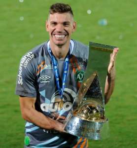Após saída confirmada, goleiro se despede da Chapecoense: 'Grato por tudo'