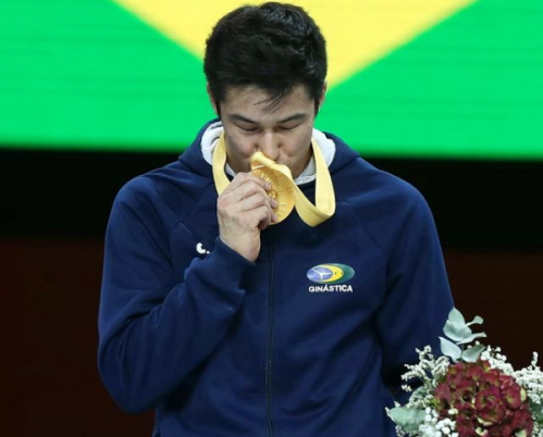 PM encontra medalhas roubadas de ginasta dentro de lixeira em Osasco