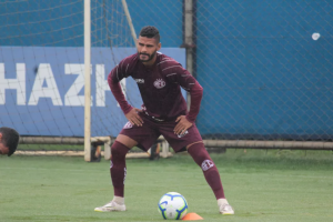 Time do Brasileirão anuncia zagueiro que estava na Ferroviária