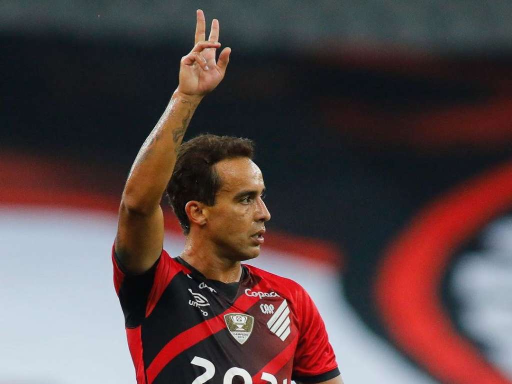 Jadson deixa carinho de lado em primeiro reencontro com o Corinthians e espera repetir boas atuações em Itaquera