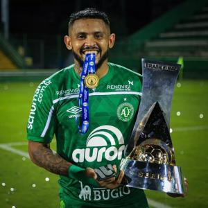 Catarinense: Lateral não renova e se despede da Chapecoense nas redes sociais