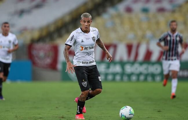 Lateral lamenta chances desperdiçadas pelo Atlético-MG