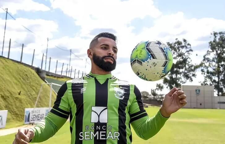 Ex-meia de Corinthians, Cruzeiro e Atlético-MG não segue no América-MG