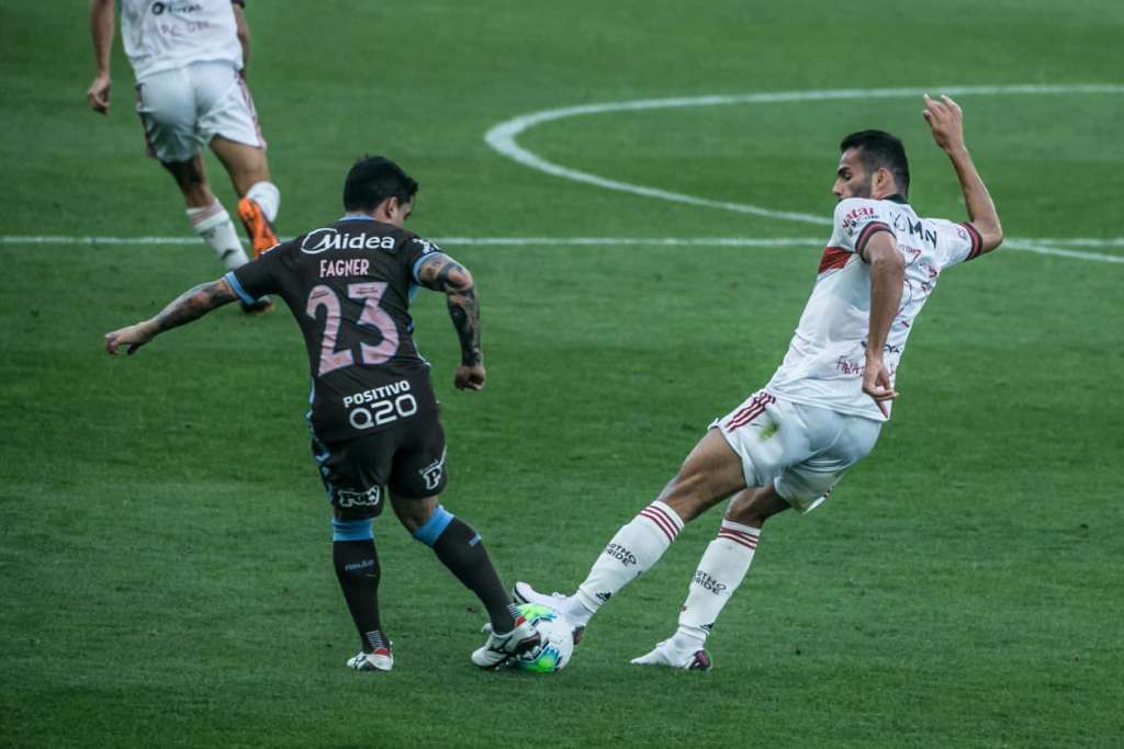 Corinthians e Flamengo lideram a lista financeira da TV Globo. Foto: Reprodução/Twitter