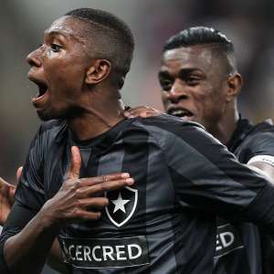 Gigante paulista luta por contratação de zagueiro rebaixado no Brasileirão