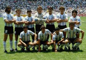 Campeão mundial chora e se revolta sobre caso Maradona: