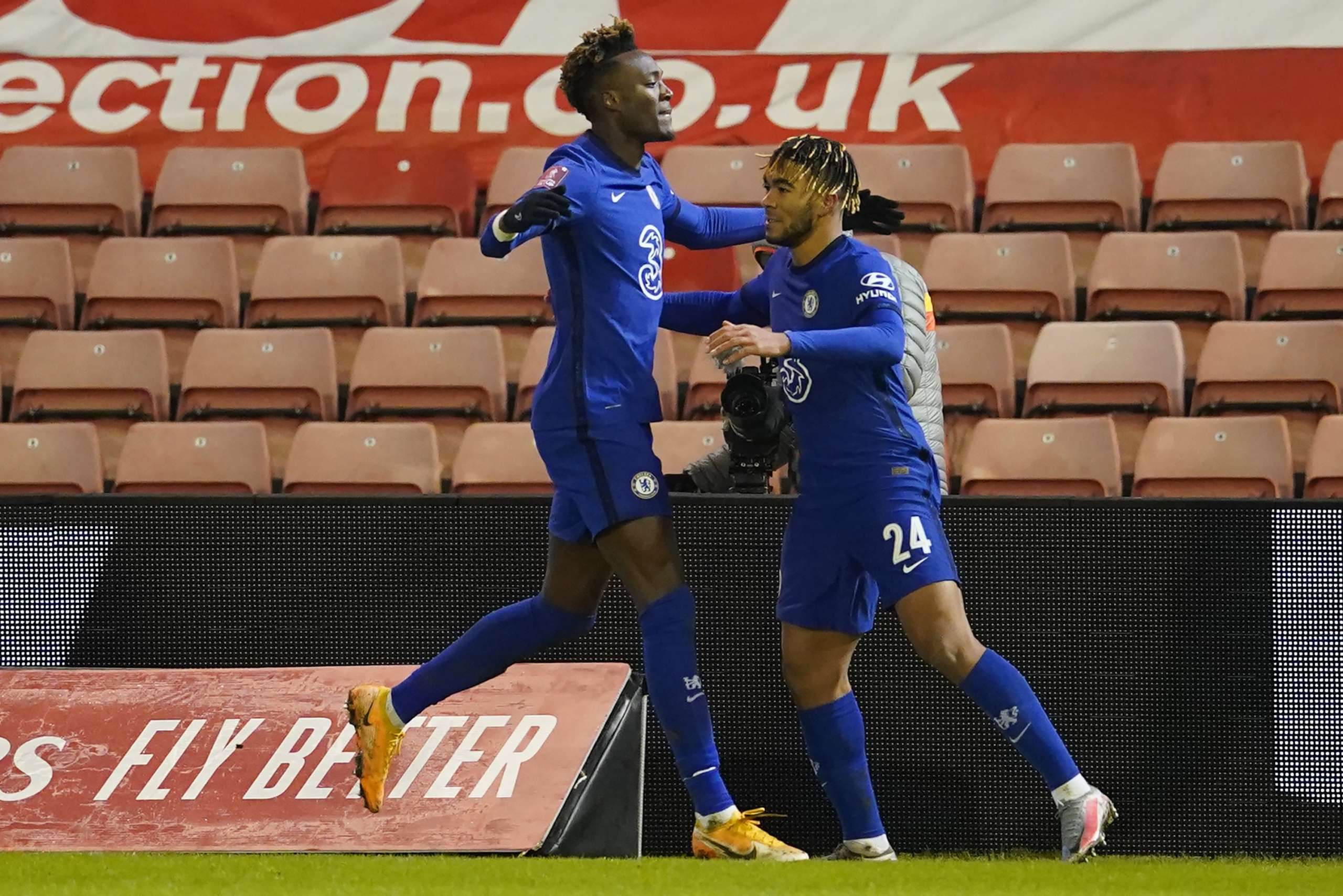 COPA DA INGLATERRA: Chelsea sofre, mas vence time da 2ª divisão e avança