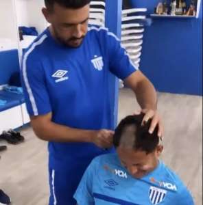 Comandados por ex-Corinthians, veteranos aplicam trote nos jovens do Avaí