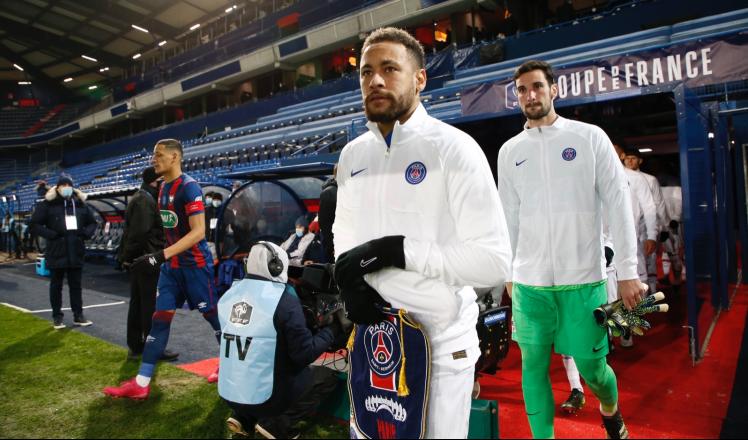 Técnico do PSG revela esperança por volta de Neymar para jogo decisivo