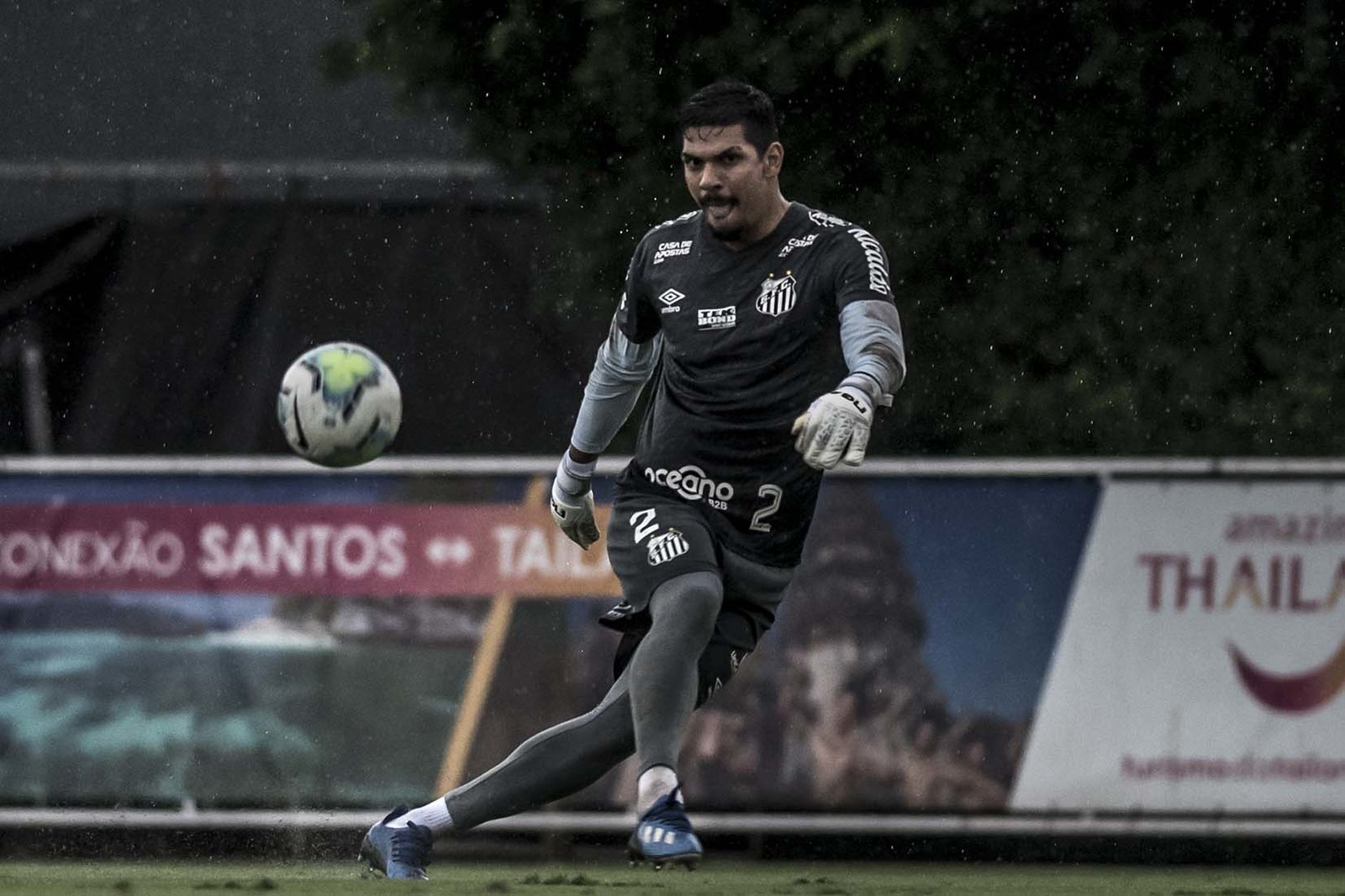 João Paulo pede defesa mais segura para Santos encerrar série de tropeços