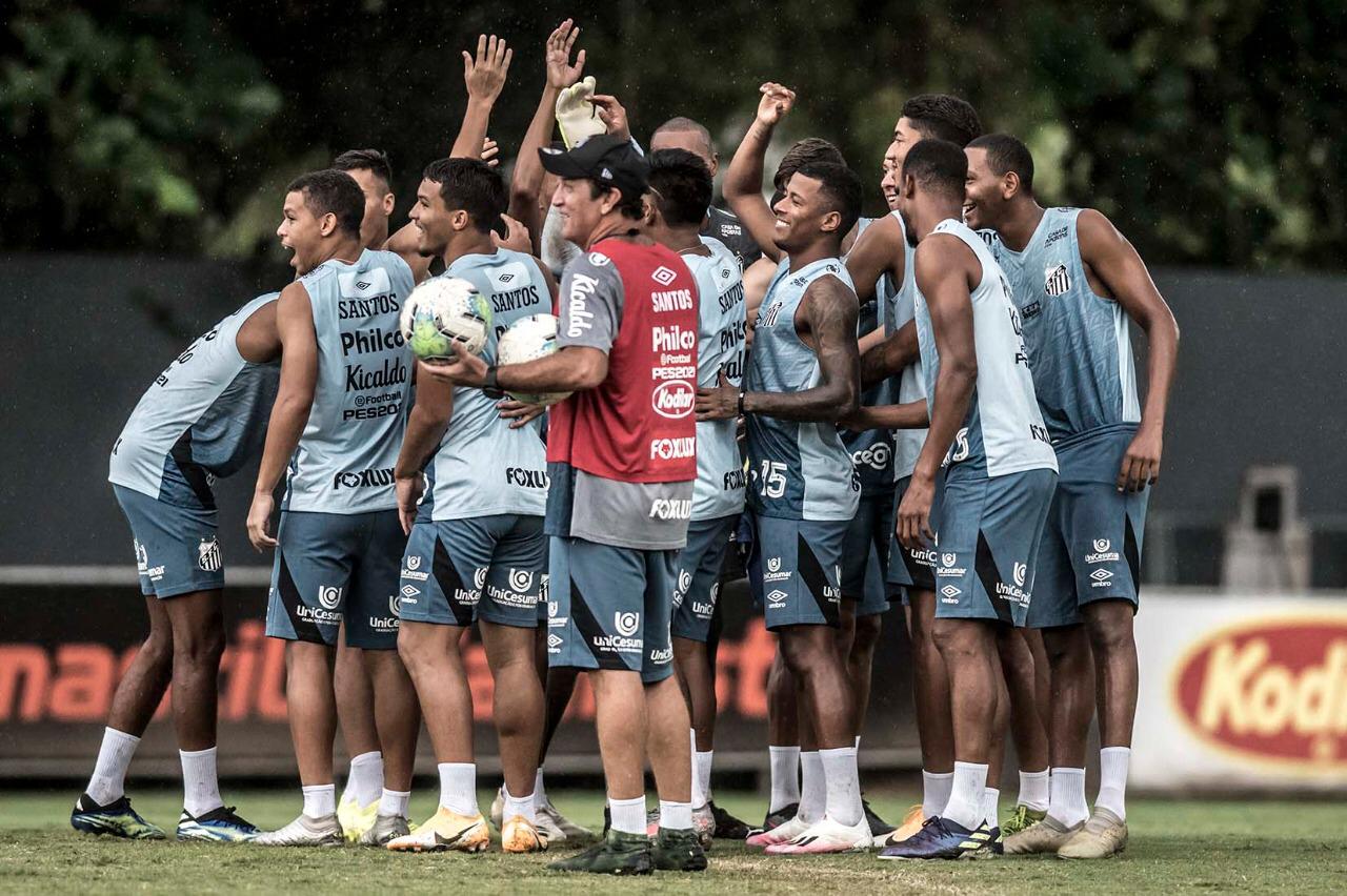 Marinho volta diante do Coritiba e Santos precisa acabar com série de tropeços