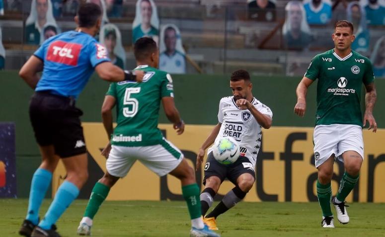 Goiás levou a melhor sobre o Botafogo (Foto: Vitor Silva/Botafogo)