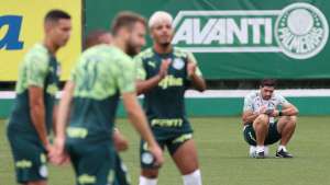 Palmeiras faz 1º treino em São Paulo após retorno do Mundial de Clubes